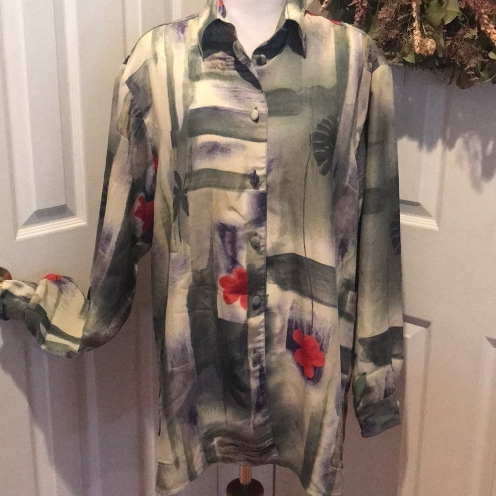 Silky feeling long sleeve blouse with slitted hem